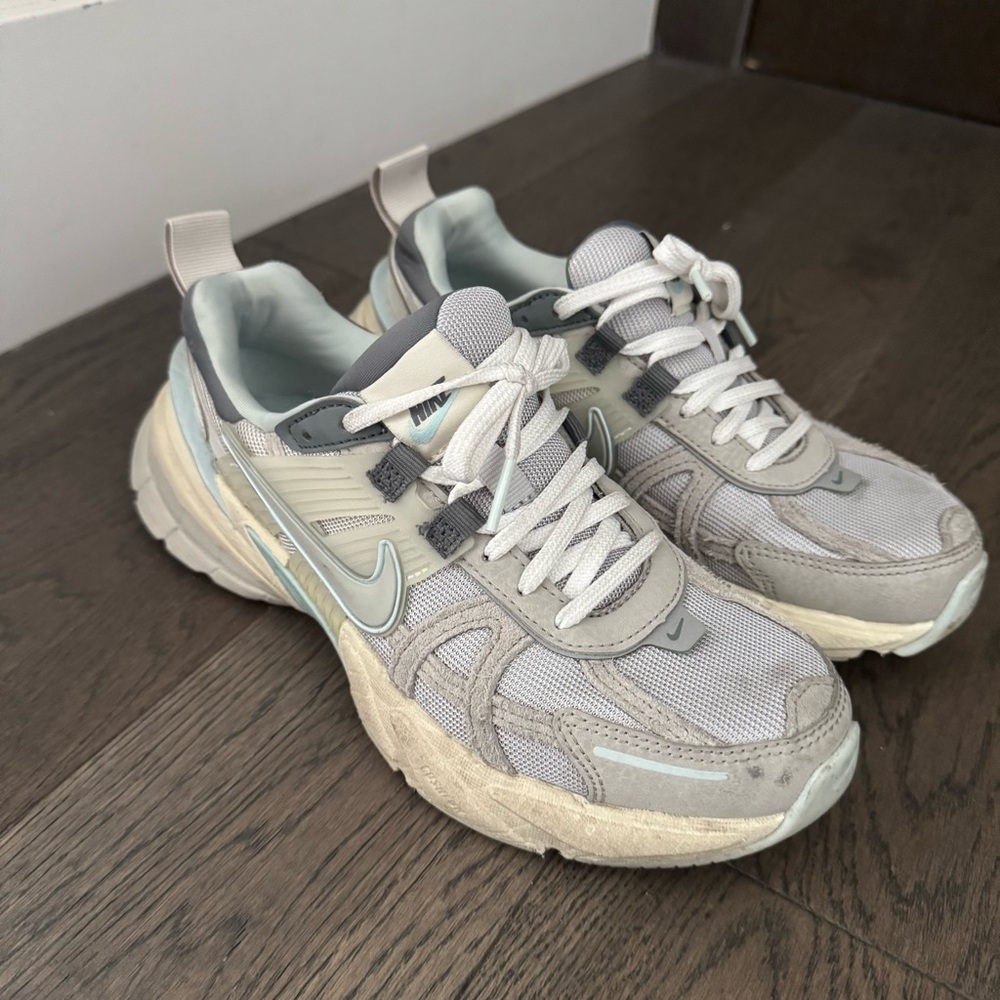🩵Nike V2K Run Sneakers Women’s Size 6 Grey/Sky blue